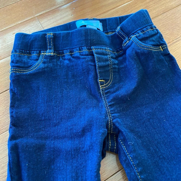 Girls Old Navy Stretchy Jeans - Picture 2 of 3